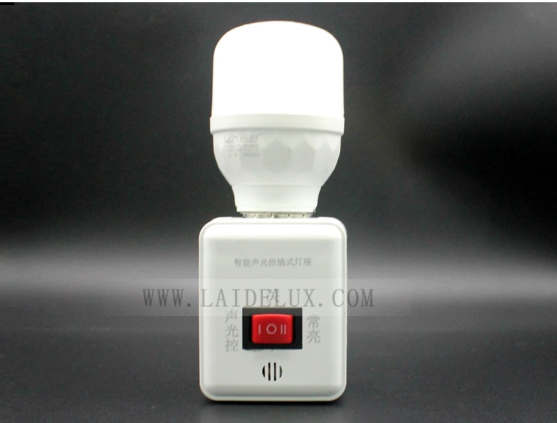 Intelligent sound-lightcontrol plug-in lamp holder