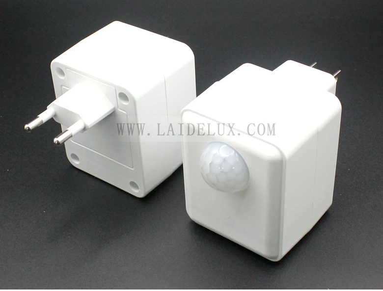 Human sensing plug lamp holder