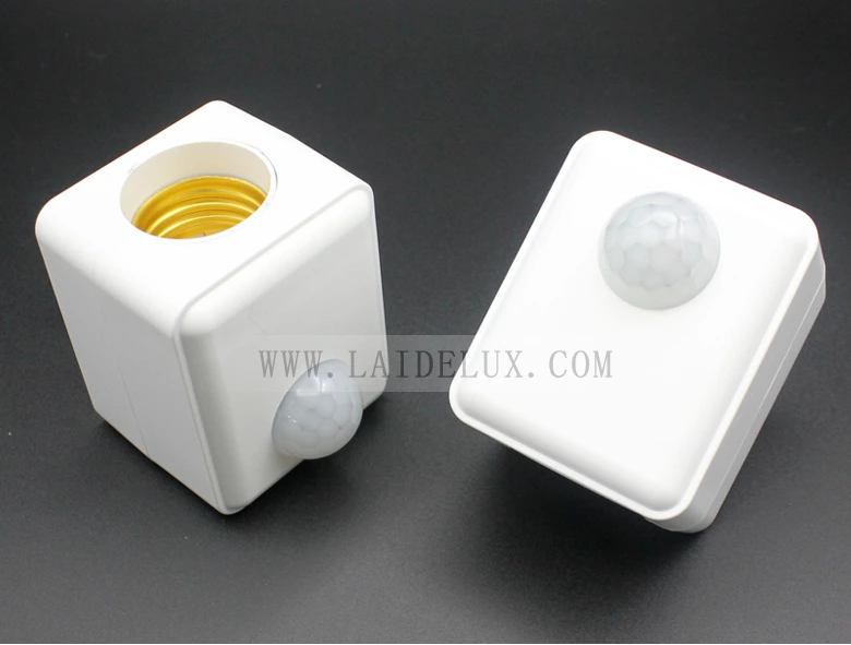 Human sensing plug lamp holder
